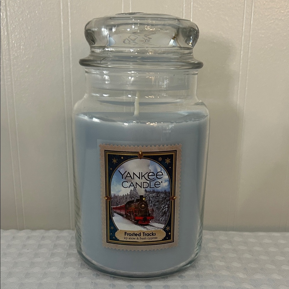 Yankee Candle Frosted Tracks Light Blue Jar Candle